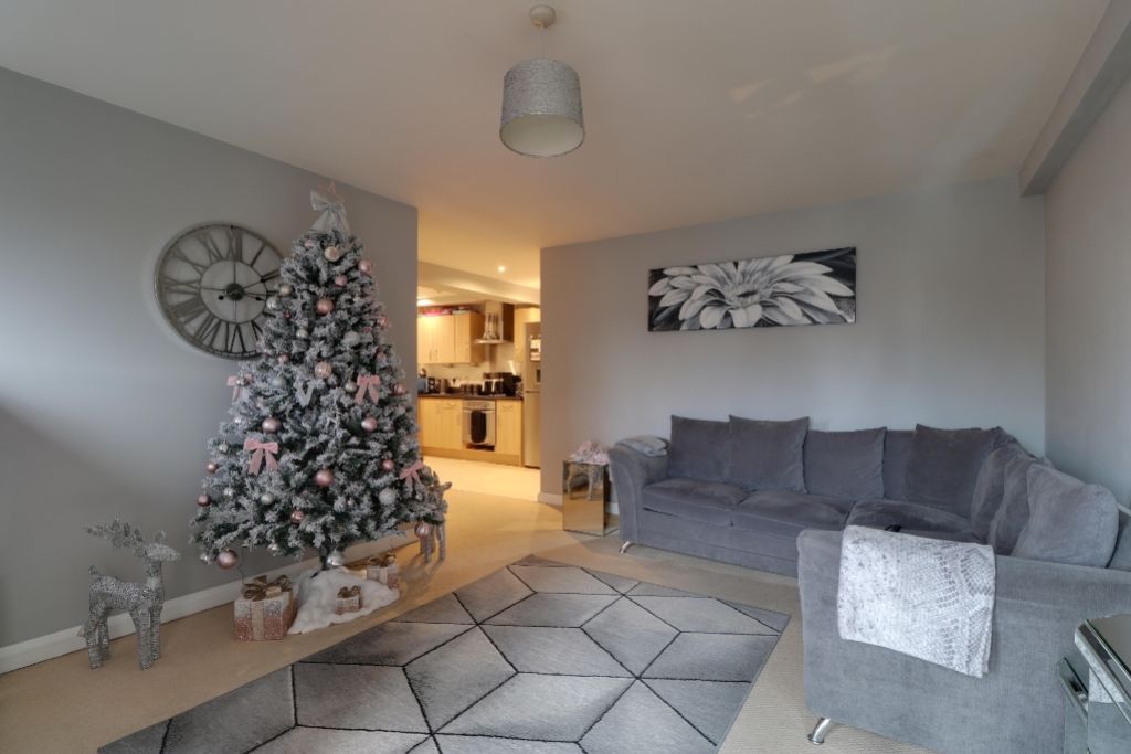 Property photo 3 of 7 Lounge