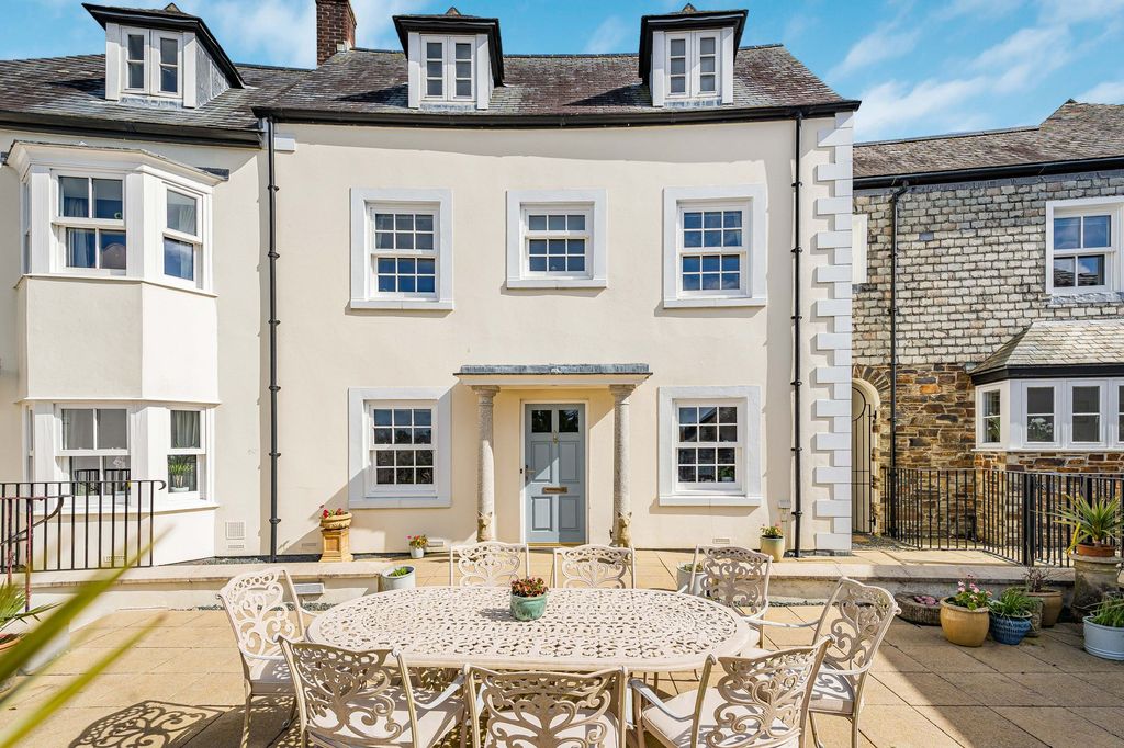 Property photo 1 of 31