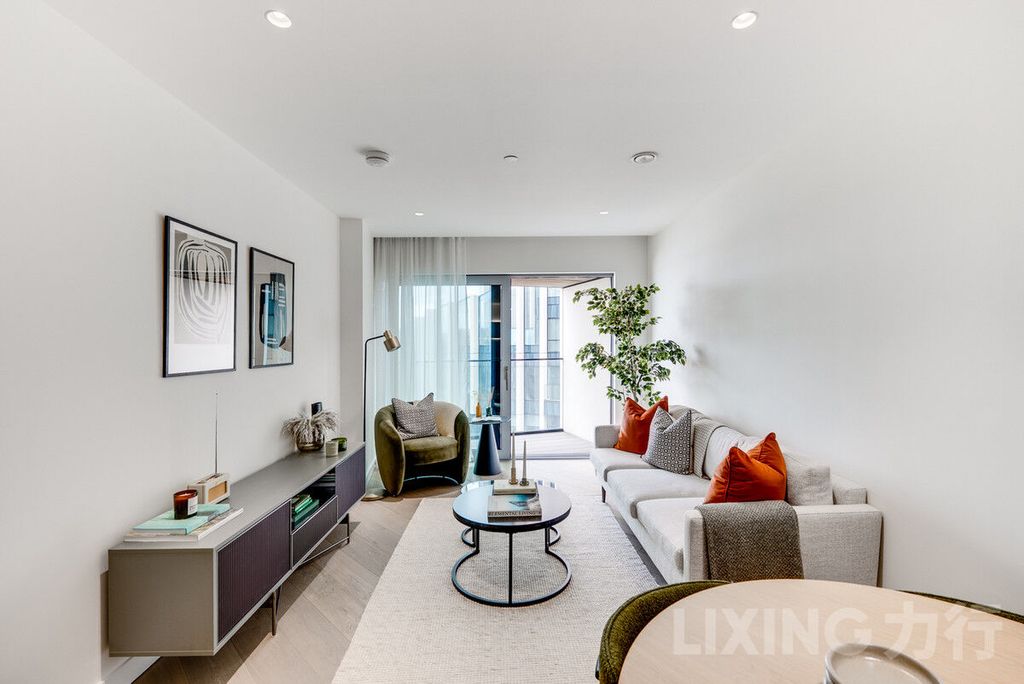 Property photo 2 of 11