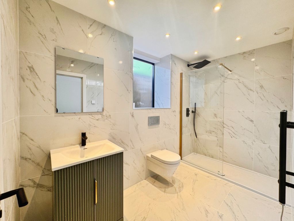 Property photo 3 of 21 Shower Room