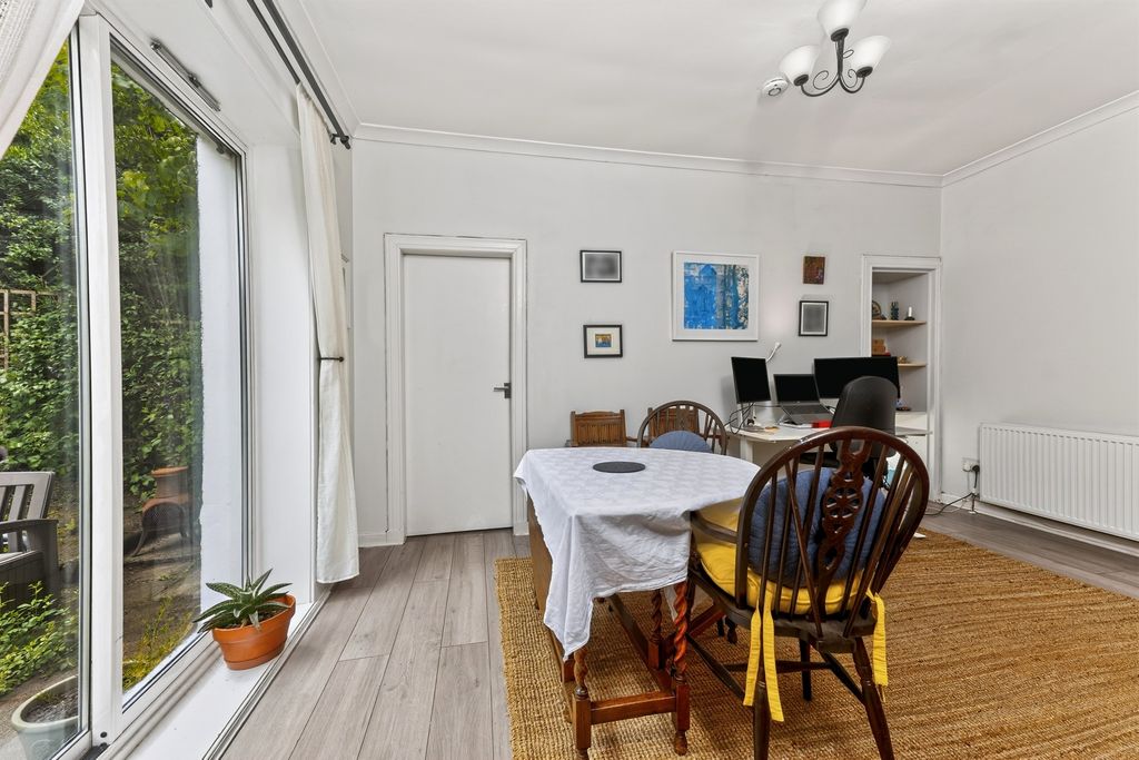 Additional image 5 of 2 bed flat for saleDorchester Avenue, Glasgow G12