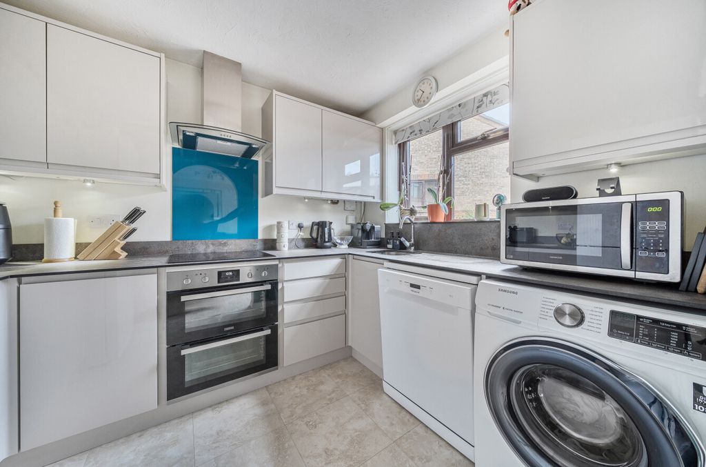 Property photo 3 of 15 1343014-11-68Ad9B...