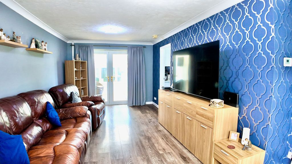Property photo 3 of 32