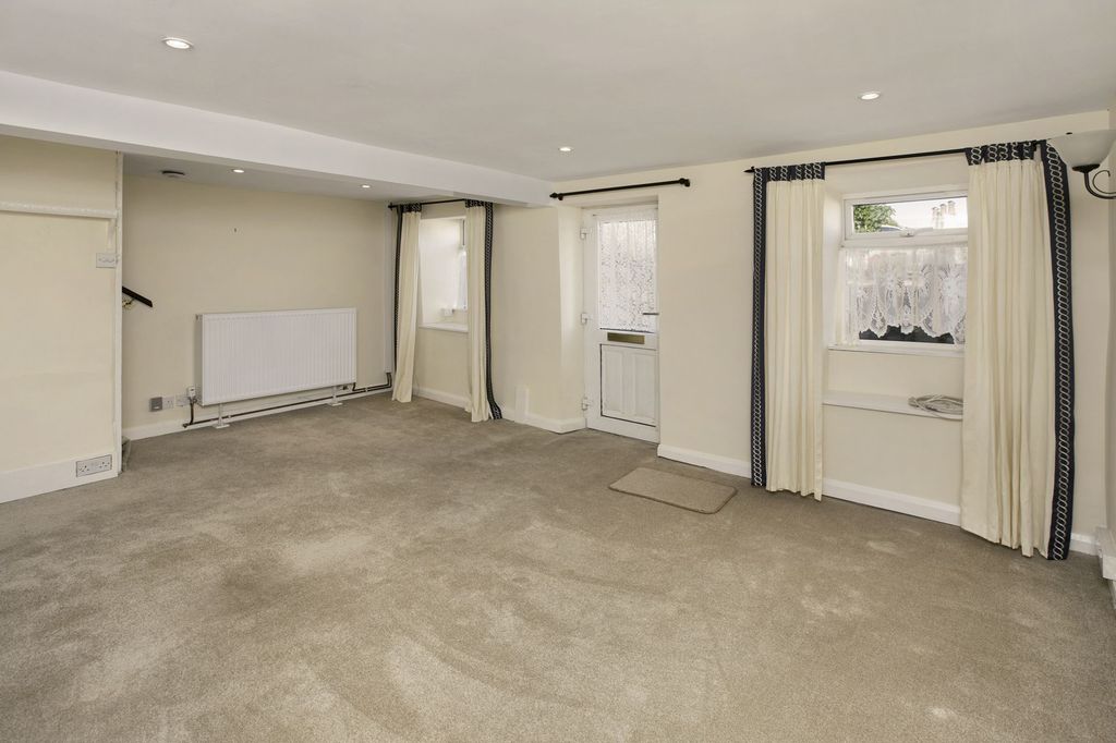 Property photo 3 of 16 Photo 18