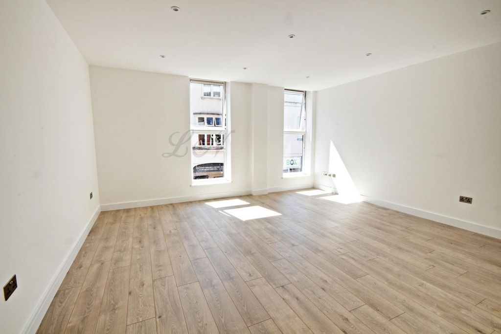 Property photo 1 of 3