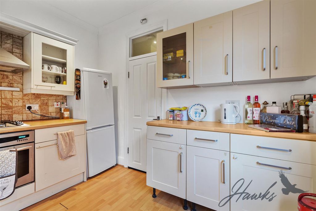 Property photo 3 of 11 5E43F283-6c5E-4727-A627-0B4096E242A2Aphbf - 71A Ma