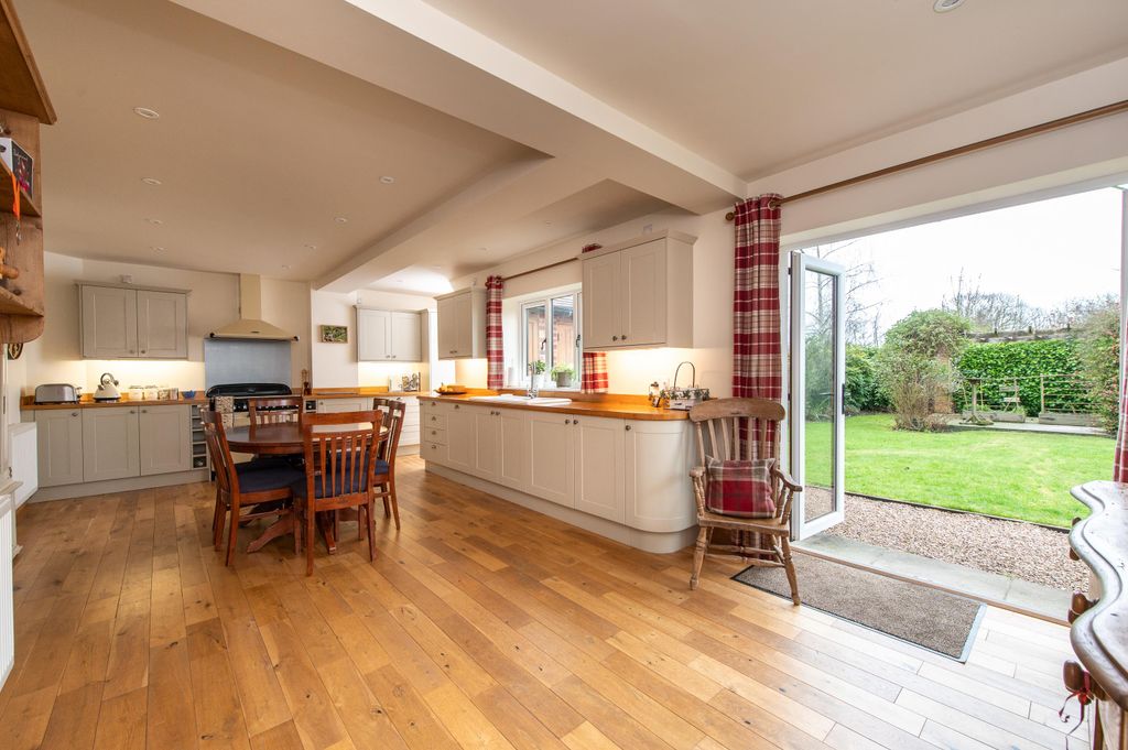 Property photo 3 of 24 Image