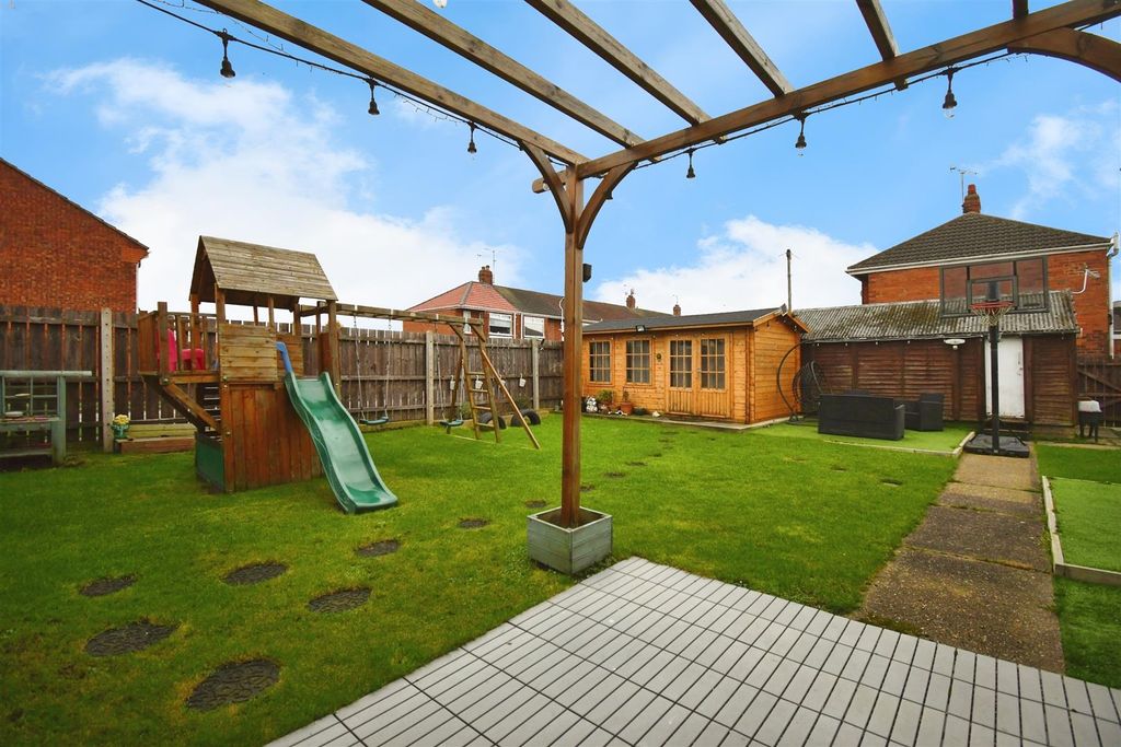 Property photo 2 of 19 Rear External Nf