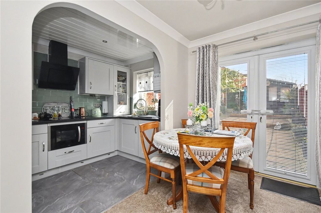 Property photo 1 of 15 Picture No. 12