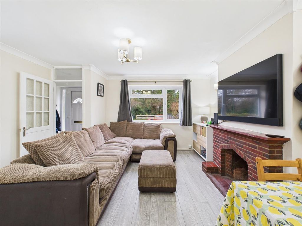 Property photo 2 of 13 Cam02885G0-Pr0541-Still003.Jpg