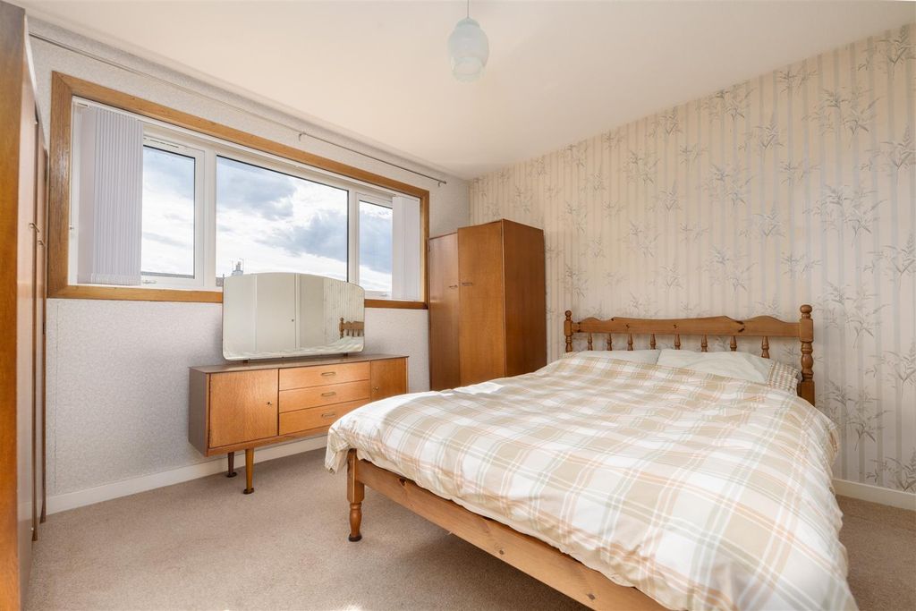 Property photo 3 of 13 Bedroom 1.Jpg