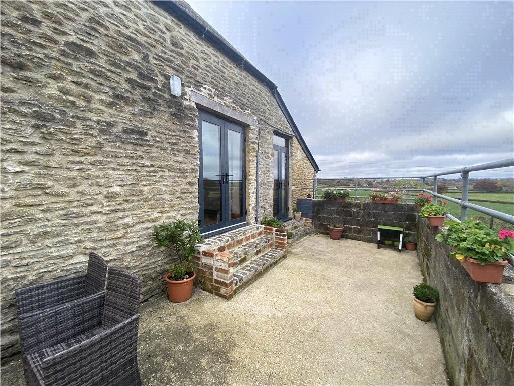Property photo 1 of 9 Exterior