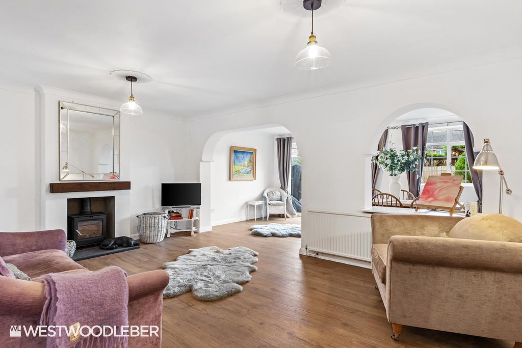 Property photo 2 of 36 Avenueroad_14.Jpg