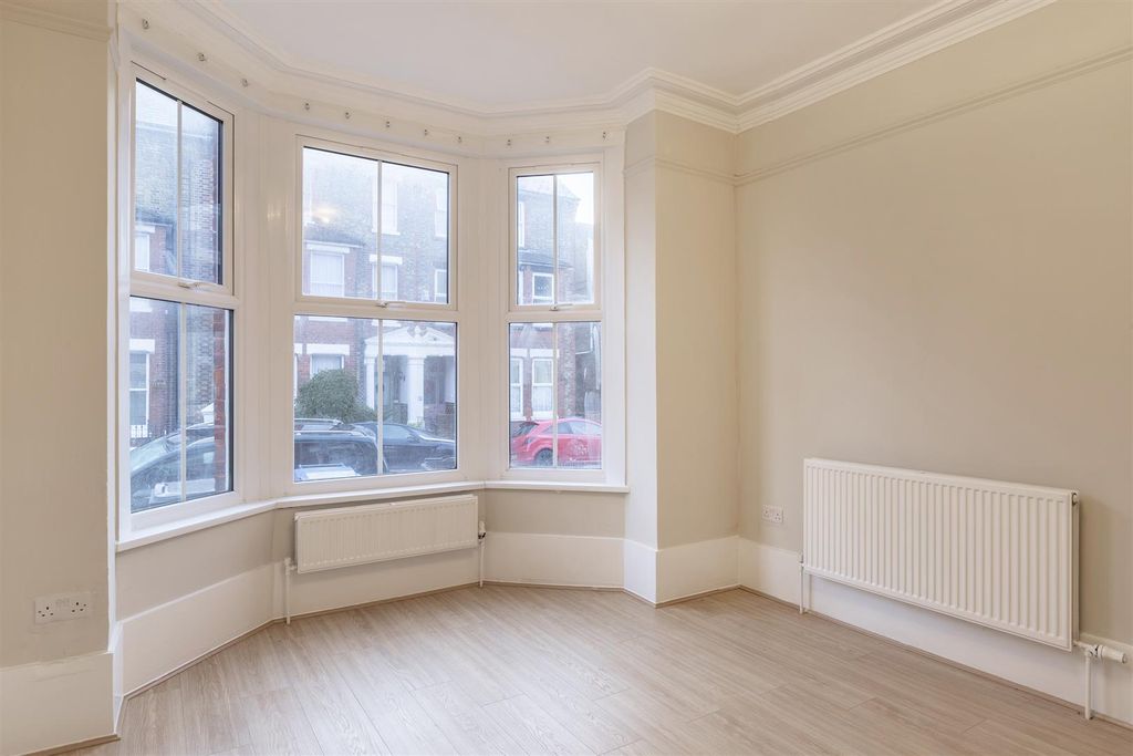 Property photo 2 of 20 Flat 1 - 21 Grove Rd-02 Copy.Jpg