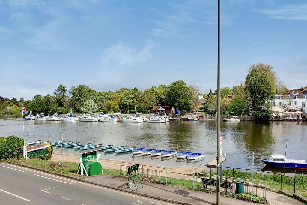 Additional image 8 of 3 bed flat for saleBridge Road, Hampton Court, East Molesey KT8
