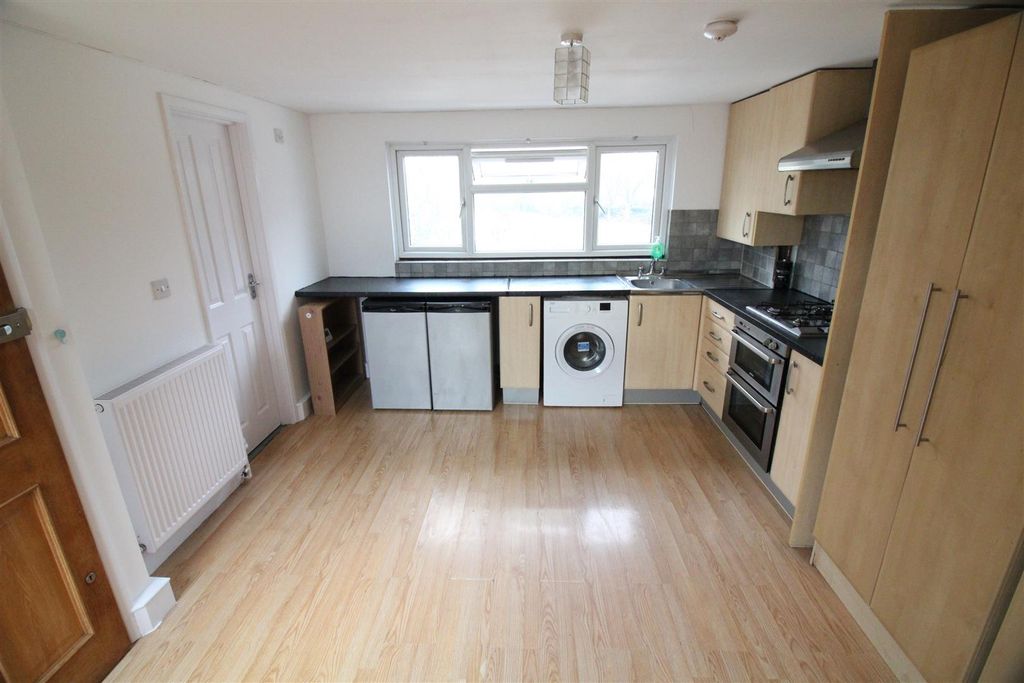 Property photo 2 of 5 99E9F0C1-7078-4051-8D37-9Da6A902061D.Jpeg