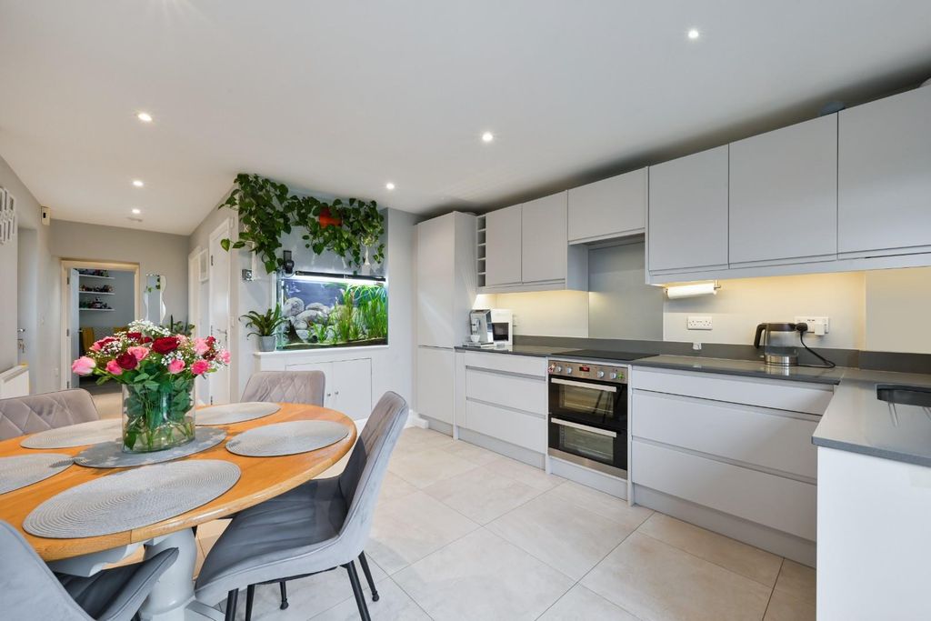 Property photo 3 of 21 Woodlands Road