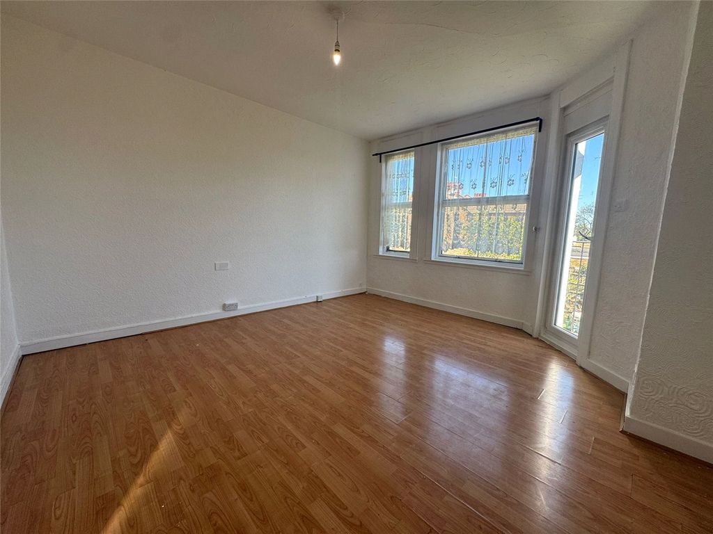 Property photo 2 of 11 Living Room