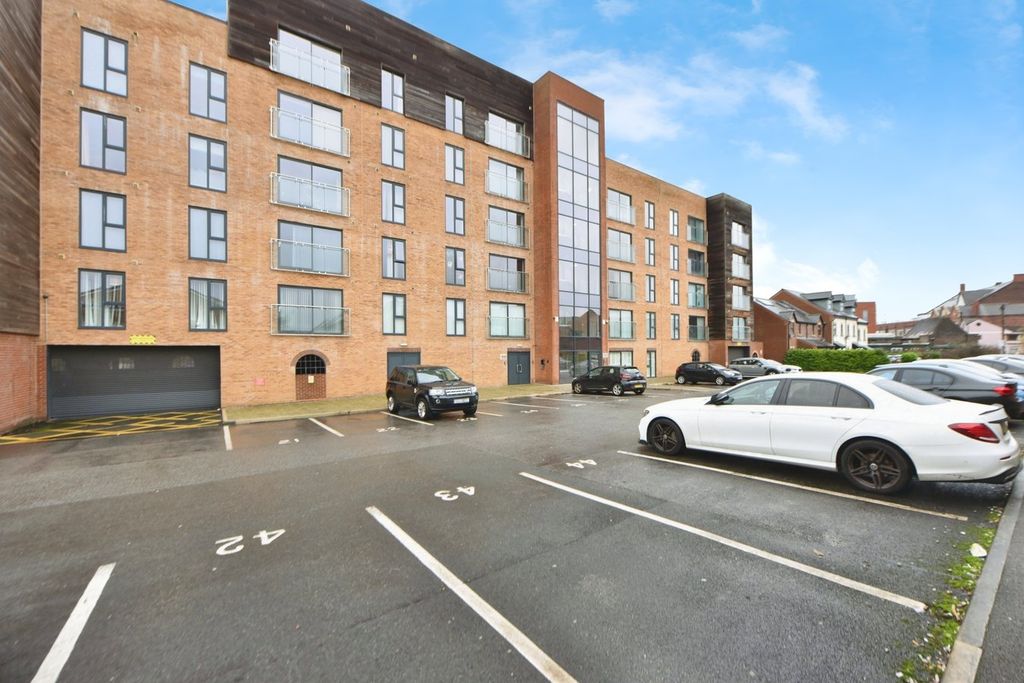 Property photo 1 of 18