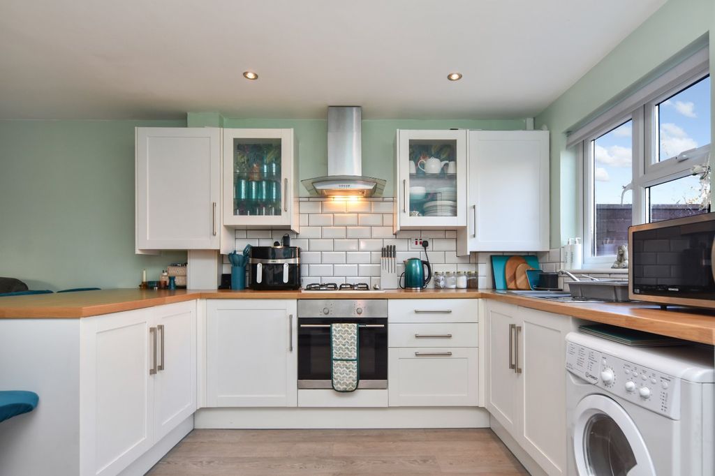 Property photo 2 of 23 Picture No. 17