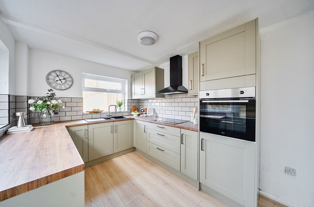 Property photo 2 of 19 1416478-18-699F20...