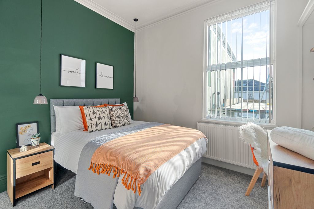 Property photo 2 of 6 0007