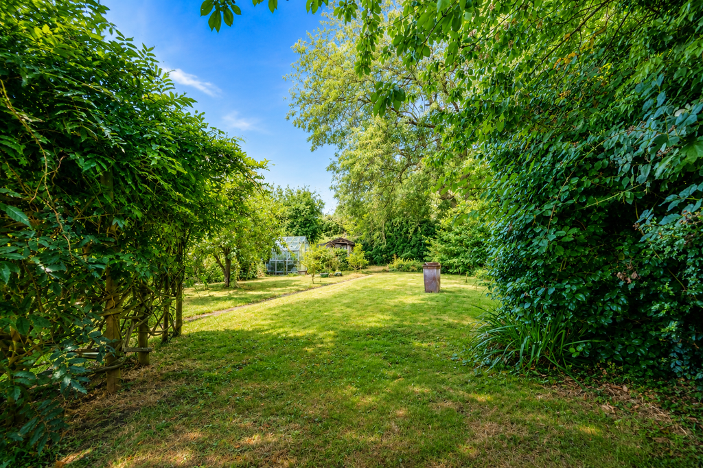 Property photo 2 of 16 Garden2