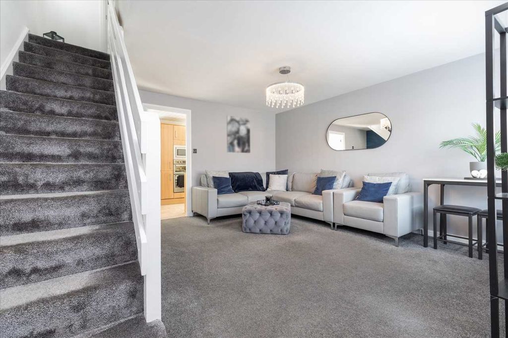 Property photo 2 of 17 Lounge