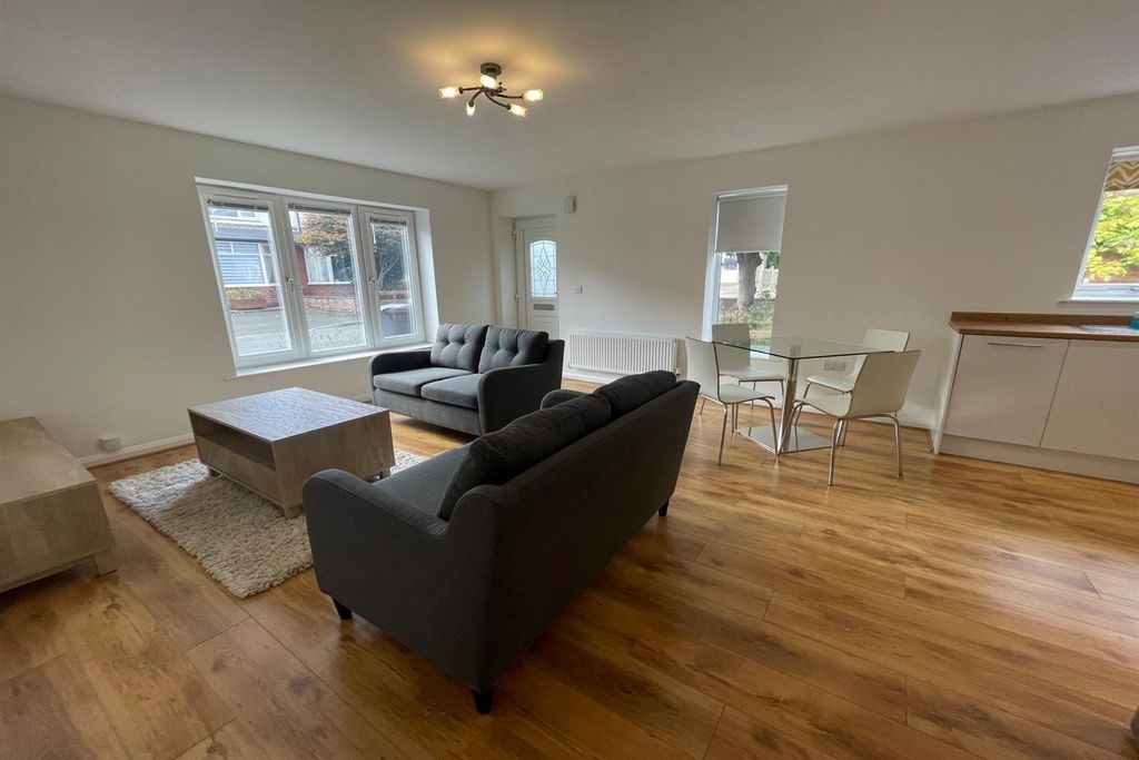Property photo 1 of 7 (Main)