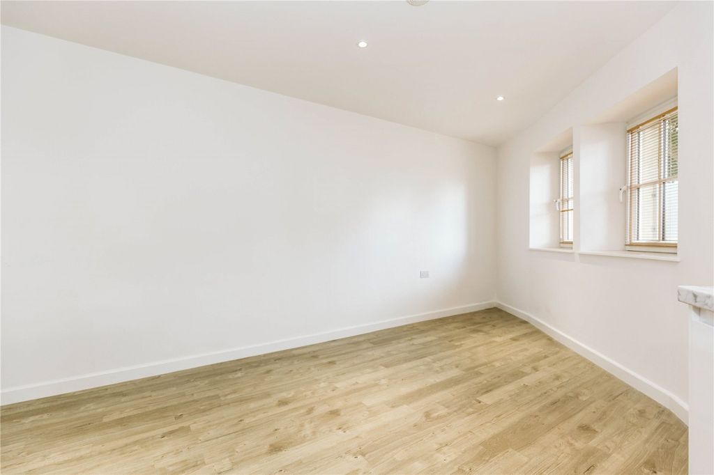 Property photo 3 of 10 Picture No. 23
