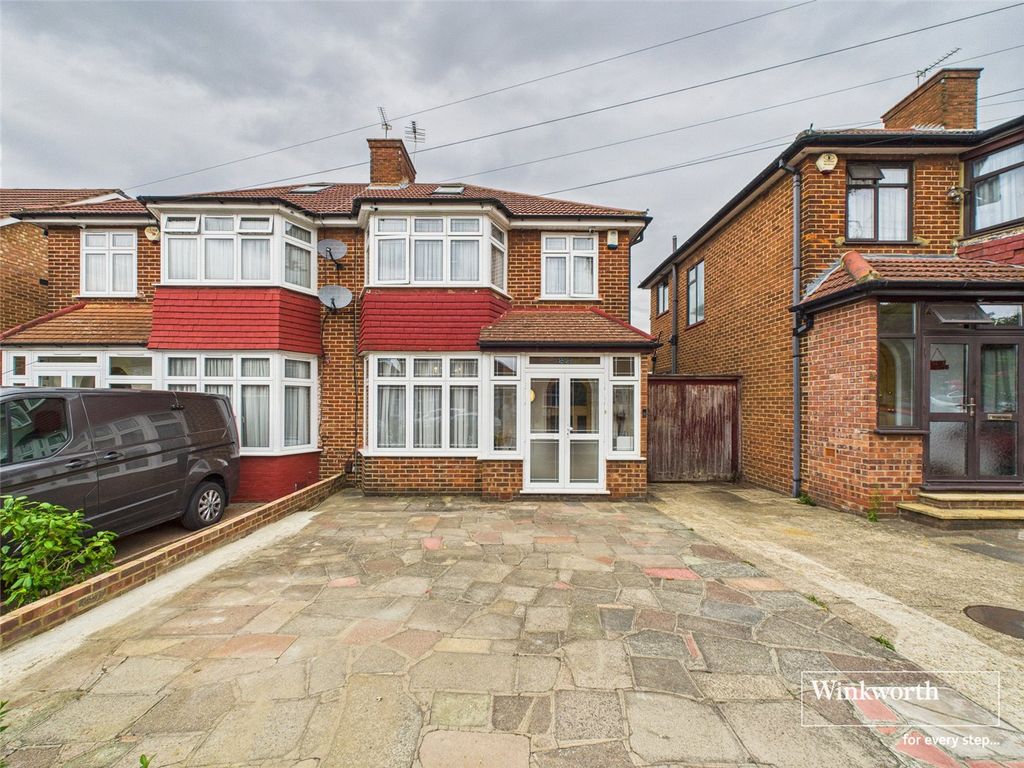 Property photo 2 of 11 External