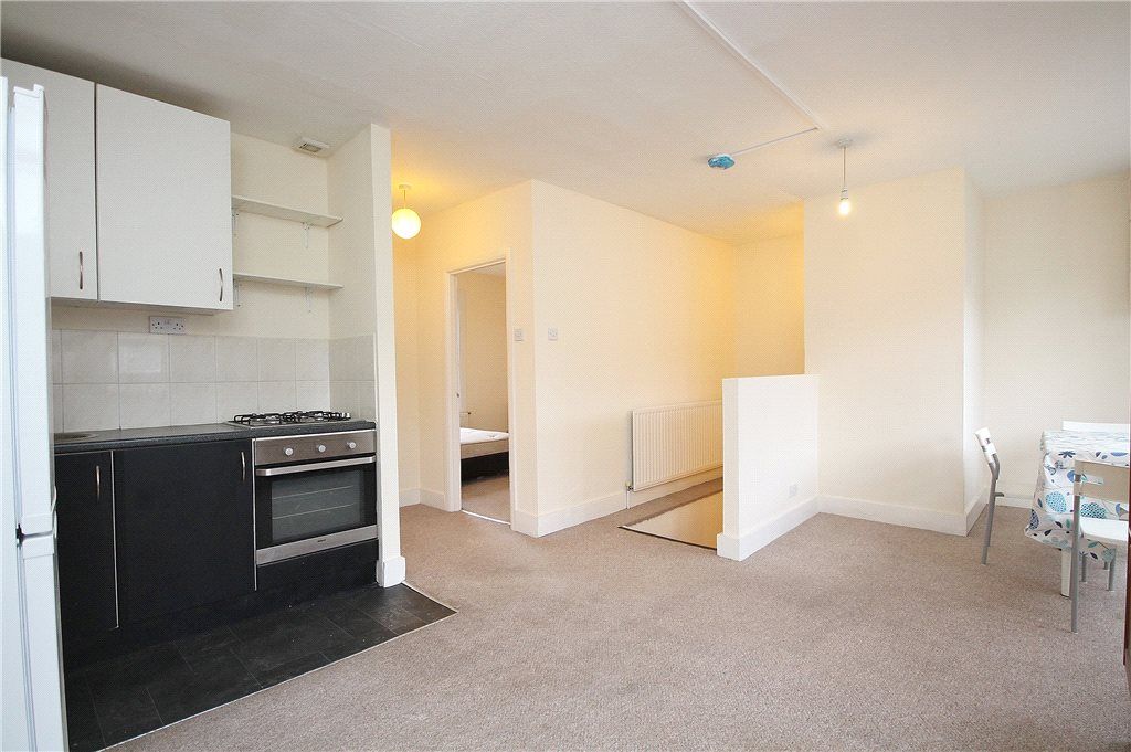 Property photo 2 of 9 Kitchen/Reception