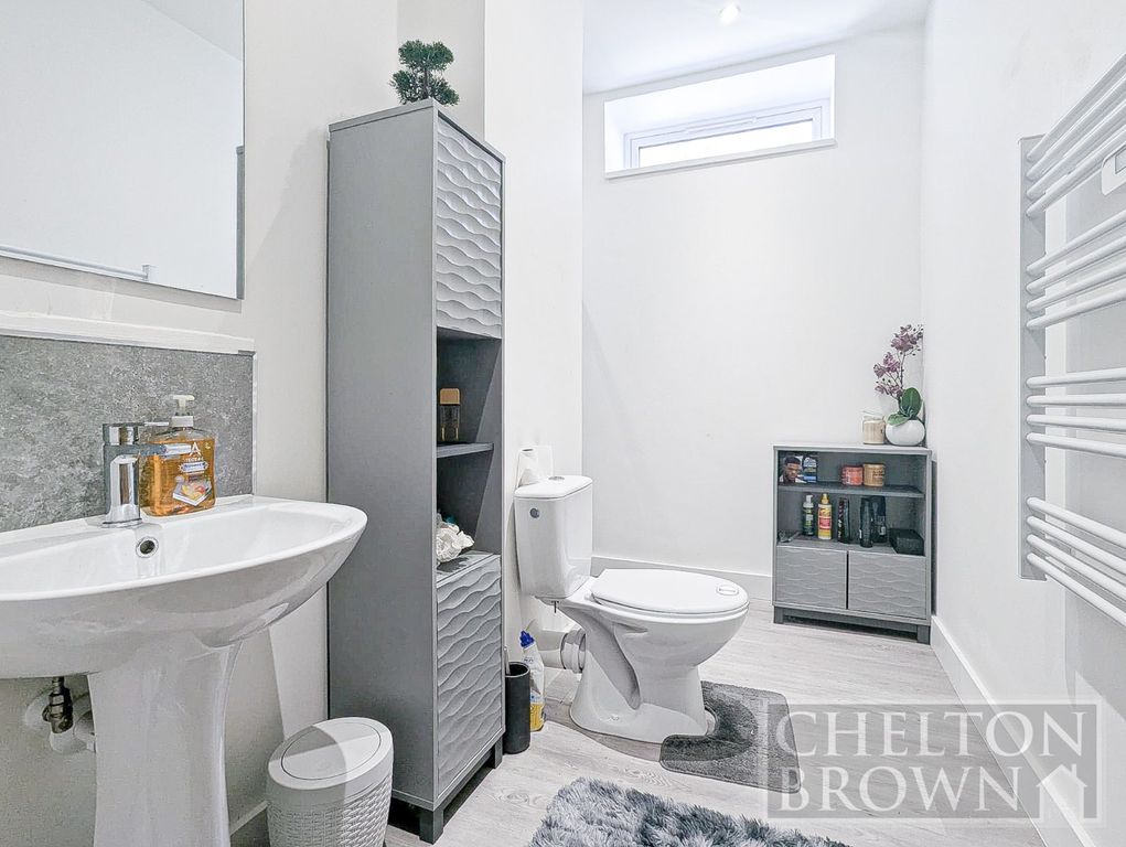 Property photo 3 of 10 Bathroom