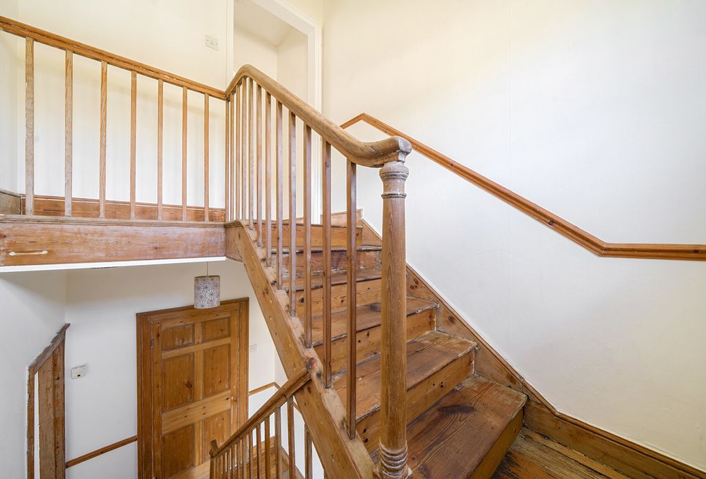 Property photo 2 of 14 Hallway