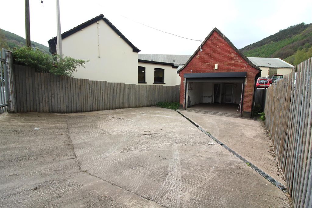 Property photo 3 of 15 Outside