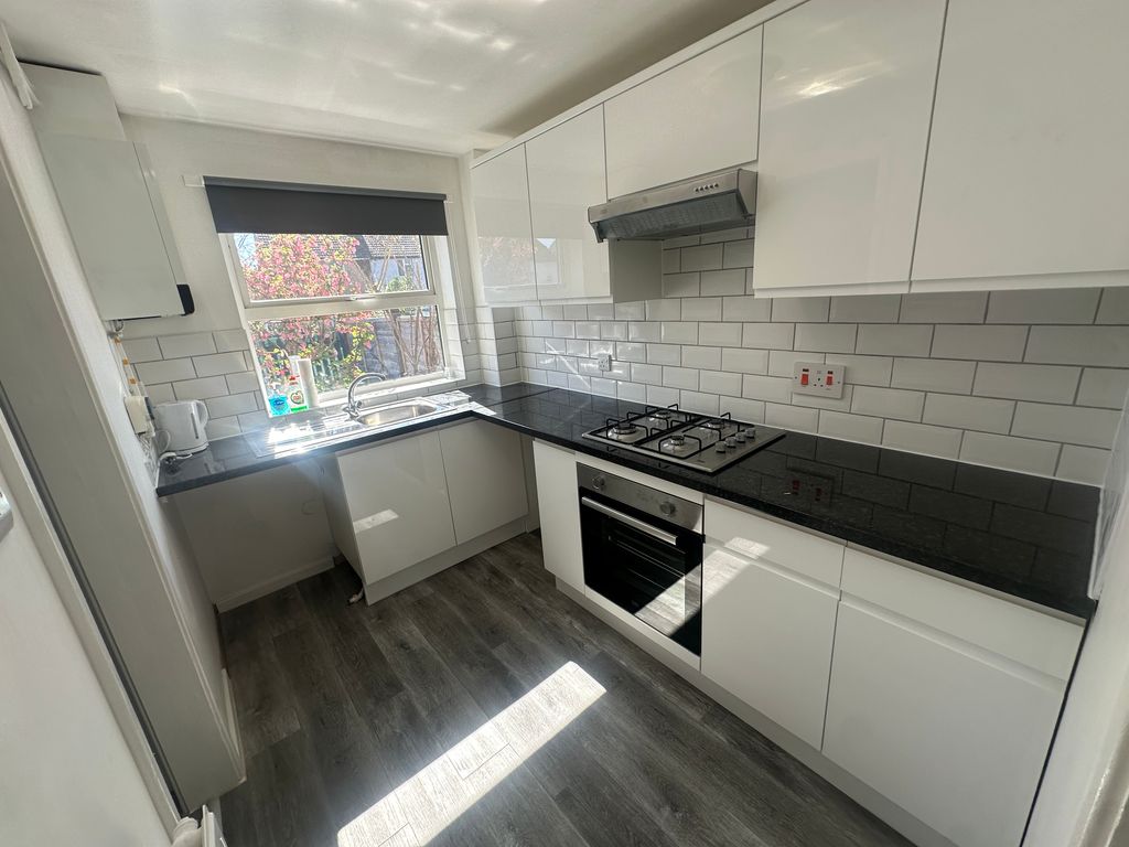 Property photo 3 of 7 Kitchen