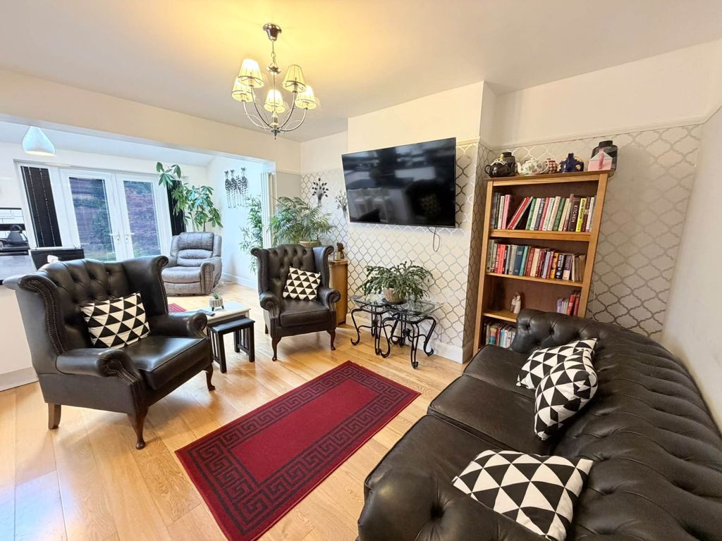 Property photo 2 of 27