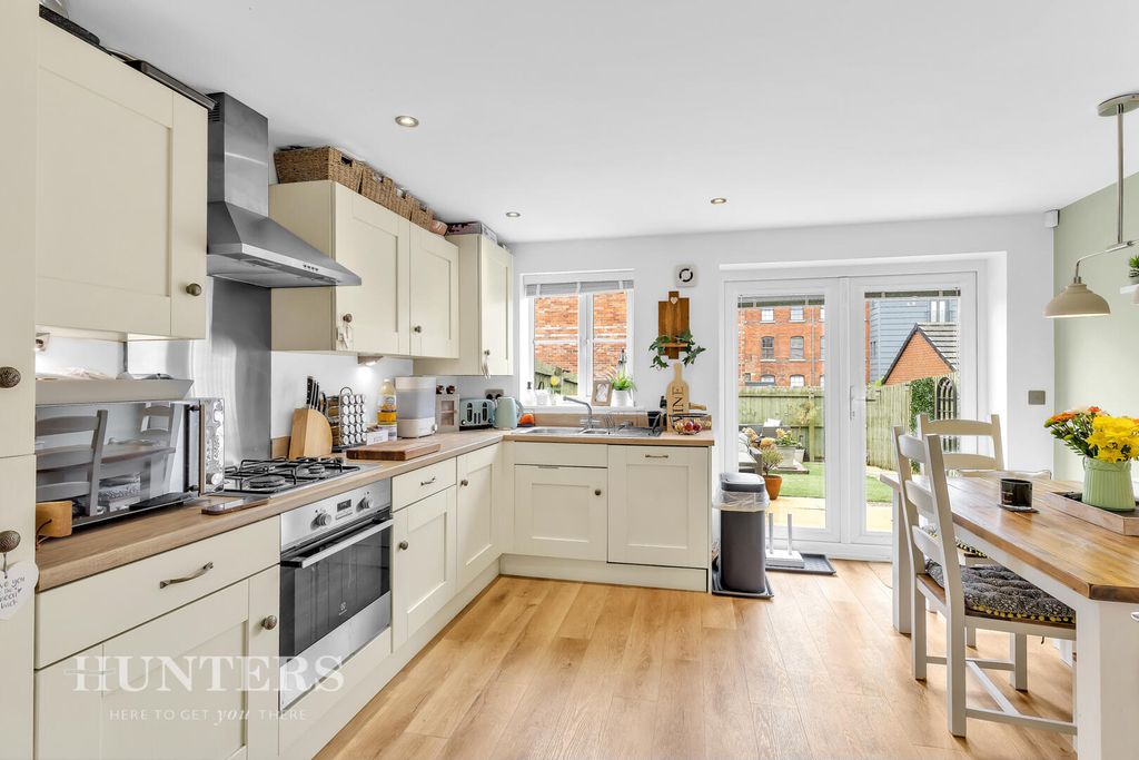Property photo 2 of 33 Kitchen