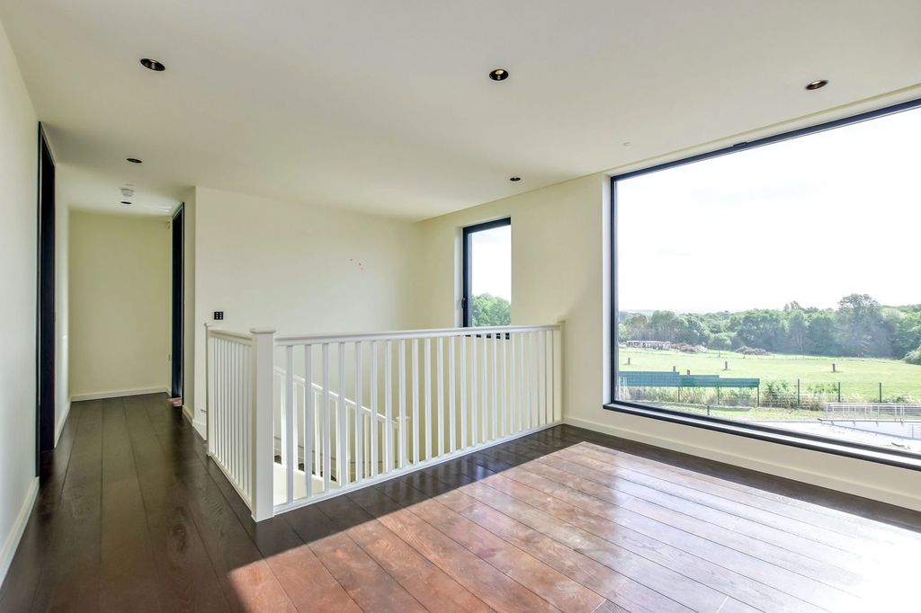 Additional image 9 of 7 bed detached house to rentCrouch Lane, Goffs Oak, Waltham Cross EN7