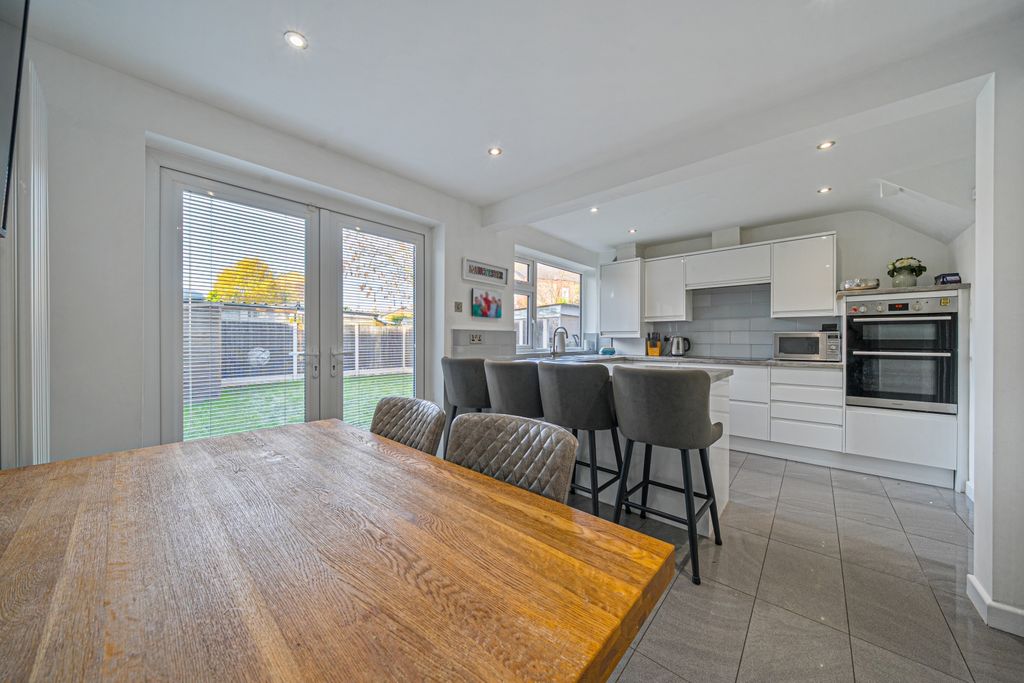 Property photo 2 of 13 1382487-16-6926E1Ed24050-Arw-1