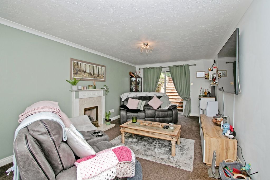 Property photo 3 of 17 Photo