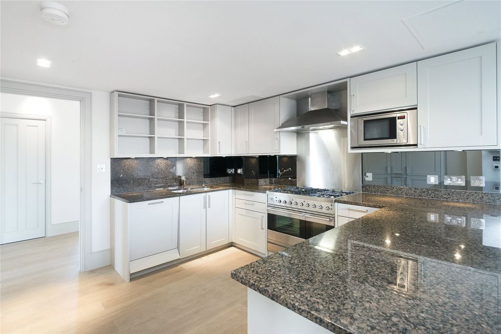 Property photo 3 of 25 Kitchen