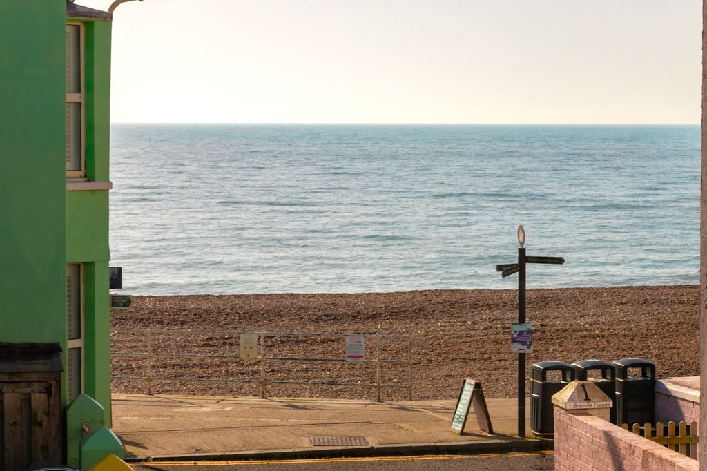 Property photo 2 of 17 Views