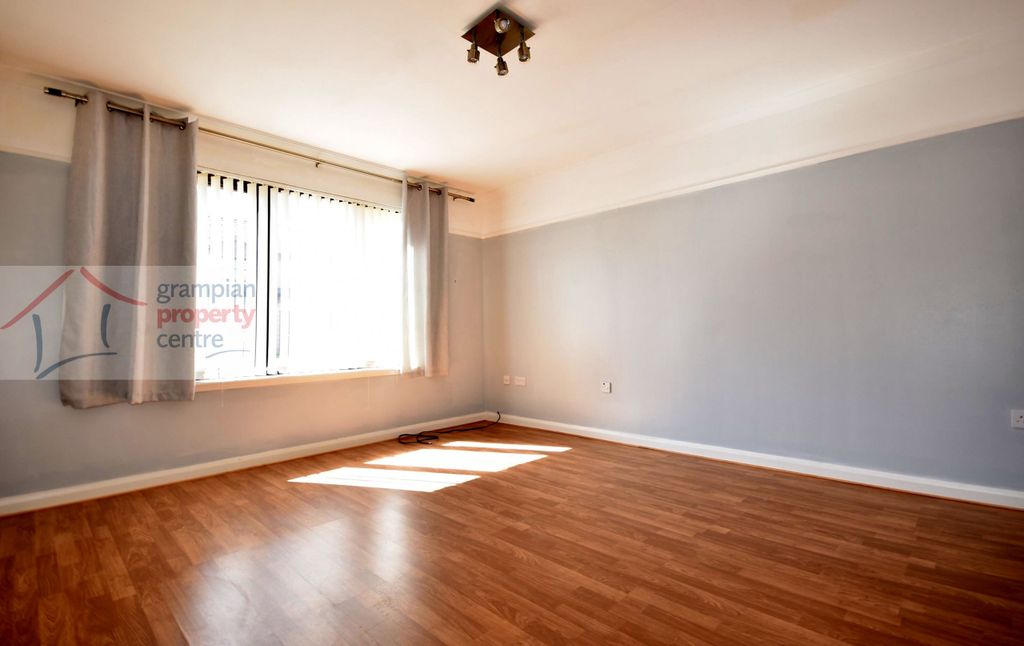 Property photo 2 of 16 Lounge .Jpg
