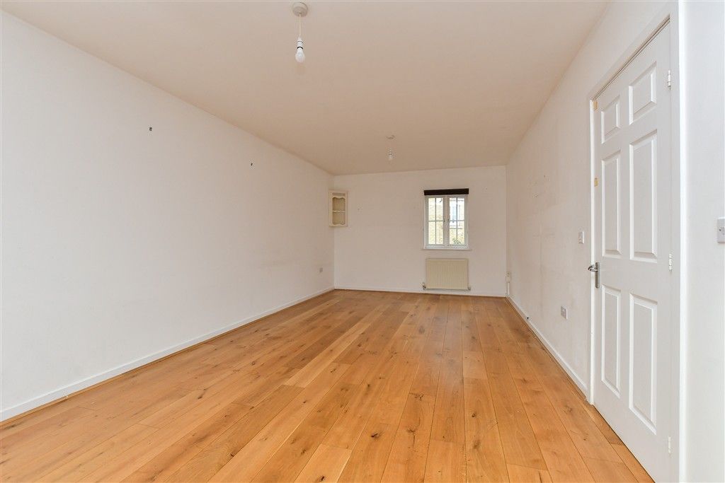 Property photo 3 of 8 Lounge/ Dining Area