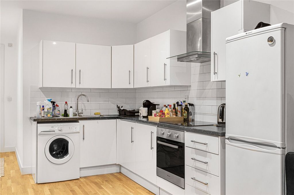 Property photo 2 of 11 Reception/Kitchen
