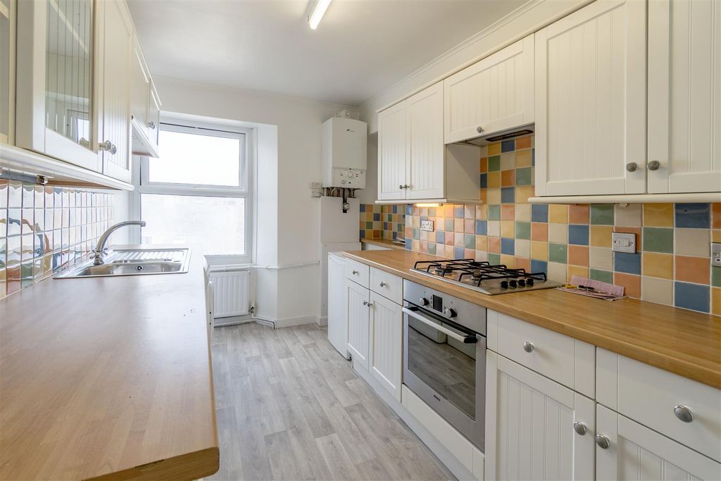 Property photo 3 of 8 Kitchen.Jpg