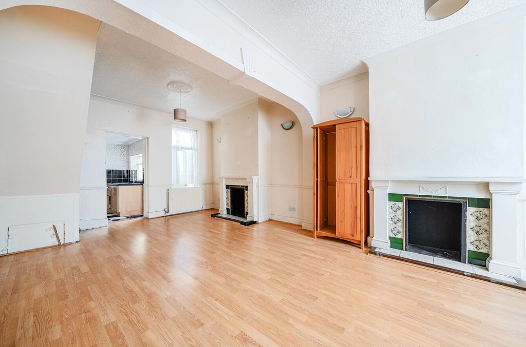 Property photo 3 of 17 1358572-5-68d470E...