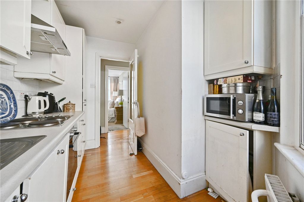 Property photo 3 of 9 Kitchen