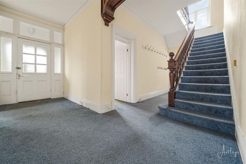 Property photo 3 of 35 Hall